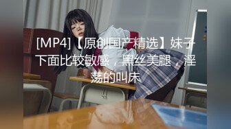 衣料比较少的白衣美女坐在沙发上就让人看的口干舌燥