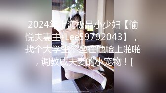 气质甜美酒窝女神今天黑色内衣丁字裤，解开内衣掏出白皙美乳揉捏，拨开丁字裤掰开极品粉穴，浴室洗澡湿身诱惑