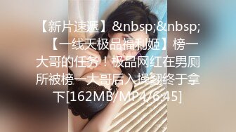 酒店里面约上闺蜜观战，看胖哥哥草气质美女女上啪啪操逼