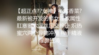 背纹身萌萌哒双马尾美妞，无聊和炮友来一炮，特写深喉吸吮很卖力