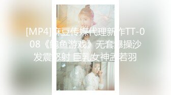 科技楼蹲守黄衣牛仔裤长发美女 两瓣肥厚的大阴唇