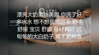 双管齐下才能满足淫妻，口交 手指抠逼女上位无套啪啪