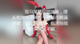 丸子头漂亮小姐姐 身材苗条 扭着小屁屁样子看着好可爱