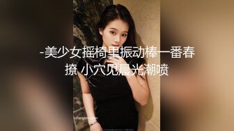 服装大市场全景偷拍几个好身材的美女店员白嫩的大屁股肥美的鲍鱼2