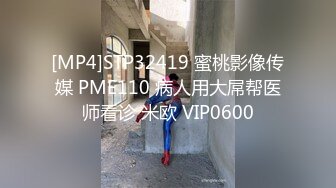 长发熟女丰满大奶，道具跳蛋自慰，在阴道来回进出，没有阴唇，一线天很肥很粉