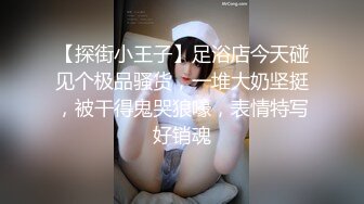 【小白-有点像混血嗲嗲萌妹】新买道具黄瓜，按摩器双管齐下，美女越来越骚，超嫩粉穴高潮喷尿，抽插高处很多白浆