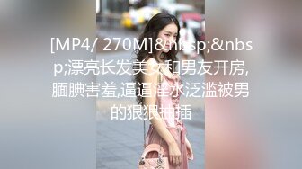 高颜值网红美女！大奶子夹着水晶棒，非常淫骚，假屌深插骚穴，单腿黑丝美足诱惑