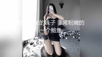 【箬箬么】极品清纯女神，家中卧室背着爸妈自慰，双马尾反差婊，小穴粉嫩多汁好会玩 (1)