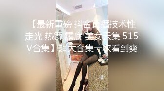 成熟的大屁股骚女人，丝袜高跟露脸诱惑狼友，揉奶玩逼自慰呻吟被大哥草，激情上位浪叫呻吟，表情好骚别错过