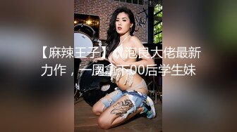 街头抄底漂亮的黑丝JK裙小姐姐穿的半透明的内裤