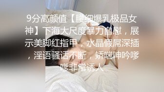 颜值女神TS兮兮 性感黑丝袜，被大腹便便富豪约，两人互撸对方的鸡巴，富豪坐在上面骑乘，美妖肏得好爽啊！