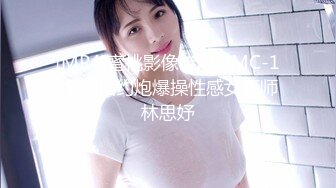 操白嫩大胸女一