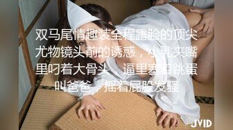 哺乳期良家小奶妈一个人在家奶完孩子陪狼友发骚，全程露脸美美哒淫声荡语互动撩骚，脱光了揉奶玩逼挤奶水