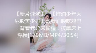 《极品CP魔手外购》大神潜入博物馆女厕偸拍多位高质量小姐姐方便，拍逼又拍露脸全身，有极品逼 (3)