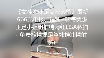 丝袜高跟露脸风骚小少妇一个人寂寞的玩弄假鸡巴，跟狼友互动撩骚，道具抽插蹂躏自己抠弄骚穴，高潮喷水不止