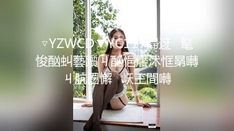 ⚫️⚫️顶级露脸绿帽反差婊，推特高颜筷子腿纤细人妻御姐【彤彤】私拍，大马路车来车往露出3P调教，被路人看见也很淡定