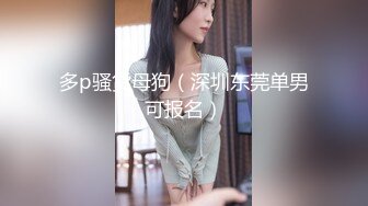 商场偷拍专心玩手机美女竟然毫无察觉