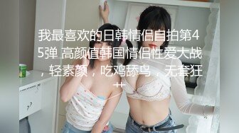 苹果手机门缝偷拍爱狗的合租妹子脱光衣服一边打电话一边揉胸 (1)