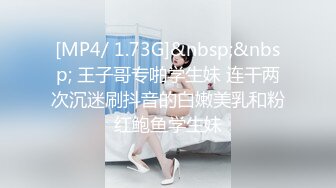 大奶子美少妇就是让人欲罢不能，高挑好身材扶着鸡巴用力吸吮硬了就啪啪套弄起伏，大长腿夹的舒服尽情抽插