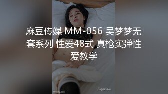 大奶人妻黑丝诱惑，如狼似虎的年纪镜头前勾搭饥渴的狼友，互动撩骚揉奶玩逼道具抽插，表情好骚淫声荡语不断