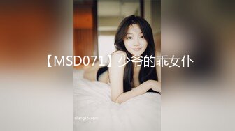 [MP4/ 475M] 家里的淫妻骚母狗被大哥调教的真不错，乖巧听话丝袜高跟，跪着给大哥舔鸡巴