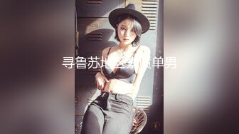 艹大屁股女友，隔壁有同事不敢出声