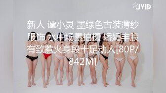 【AV佳丽】性感的中国女孩露西有一个私人沙发帮助她锻炼和操她