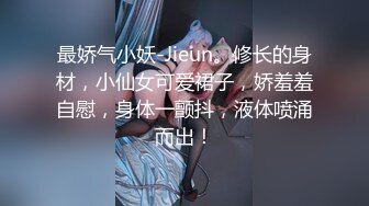 无力偿还校园贷的女学生被催债混混约谈车上强迫脱光衣服玩弄她私密处