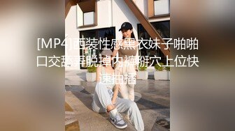 2020新全景沟厕红衣美少女