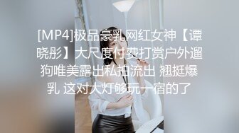 母狗把腿抱起来让插