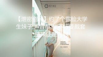 清纯小良家一个人在家陪狼友发骚，全程露脸丝袜情趣，互动狼友撩骚玩炮击，多体位配合炮击抽插，高潮不断