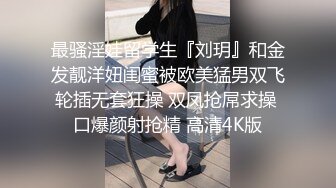 嫩妹偸拍，泳衣专卖店试衣间固定针孔TP红发双马尾可爱学生妹试换泳衣，一对车灯嫩嫩的发育中