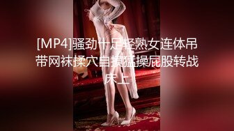 巨乳熟女在浴室撅着大肥屁屁被无套猛怼 骚叫不停 拔枪射了一屁屁