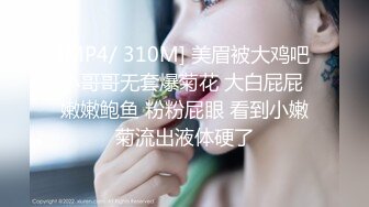 高端女白领全程露脸我咋看着这妞在办公桌上在骚呢，漏着骚穴自慰呻吟，互动撩骚淫声荡语道具抽插玩的好嗨啊