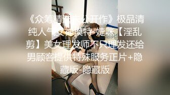 妖艳妩媚TS美妖 性感丝袜高跟鞋 露出大JJ下楼打飞机，丰满的乳房 天呐 好刺激！