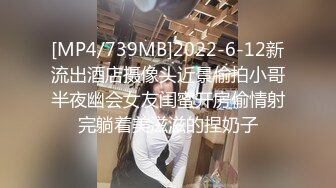 白T恤牛仔裤小姐姐这身服饰就是显身材，前凸后翘高挑笔直