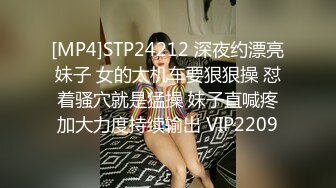 [MP4]吊带包臀裙长腿少妇 镜头前揉屁股摩擦 翘起屁股特写摸穴 后入猛操沙发上骑乘抽插