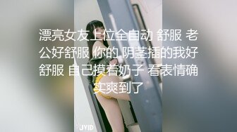 带着眼镜的李老师平时一副为人师表,也是个反差婊