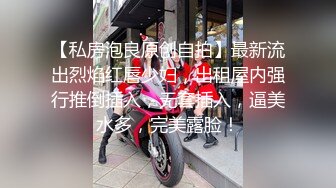 老婆被单男按在沙发上后入