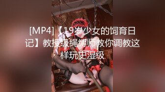 气质尤物女神美少女，外表清纯甜美，自揉多毛小骚逼，大屌炮友深喉，笑嘻嘻，怼入骚穴一顿操