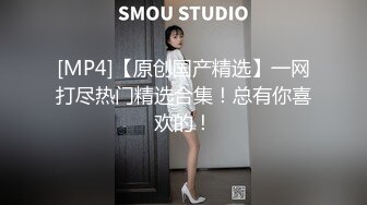 情侣前来婚纱店试衣，为什么美女都喜欢戴胸贴？竟然这位美女的胸也不大，男友看着乳贴 有点迷笑~