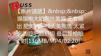 三个女人一台戏，露脸跟狼友互动撩骚，黑丝诱惑逼里塞着跳蛋轮流展示，淫声荡语不断听狼友指挥，精彩别错过