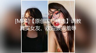 三个乡村留守00後学生妹,年纪不大却很臊,没男人,插上双头龙满足