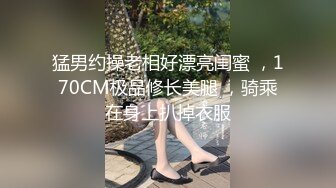 《居家摄像头破解》偷窥喜欢在家里裸睡的少妇露着个大黑B