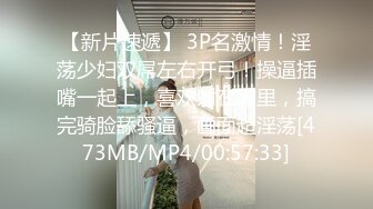 妈妈正在跟人裸聊发骚呢 揉着奶子玩儿着逼 儿子突然推门进来 快他么吓死她了