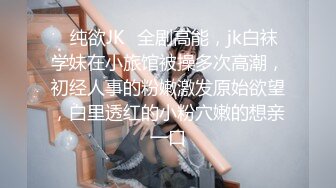 学校女浴室暗藏摄像头偷拍刚毕业分配过来的音乐老师洗澡,一边解胸罩一边站着尿尿,洗逼的手法独树一帜,犹如在弹吉他