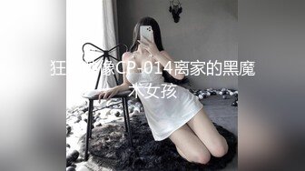 四个模特身材美女一起逛商场❤️粉色短裙美女紧贴着超薄微透无痕内小内紧裹肉臀夹进臀缝前C凸显逼唇很是诱惑