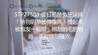 《极品CP☀️魔手外购》原版4K热闹商场女厕偸拍超多小姐姐方便，能看脸又能看壁，半蹲式撅个大腚双洞粉嫩过瘾极了 (12)