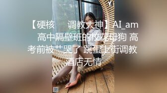 竟然发现最靠里躲着一个妹子偷偷在手淫