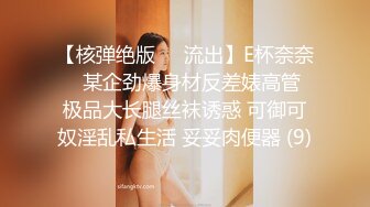 商场一路跟踪抄底 短裙美女 淘气的B毛从内裤边上钻出来透透气